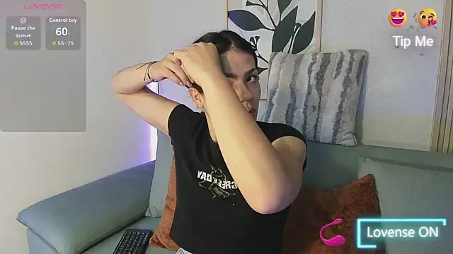 KassMonroe online show from April 7, 7:36 pm