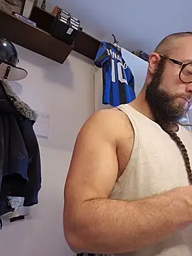 Snapshot of BeppeRagnar chatting on December 4, 9:51 am BeppeRagnar online show from December 4, 9:51 am