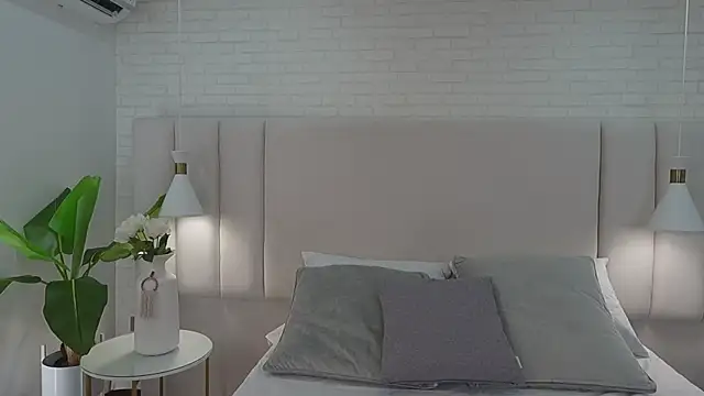 Snapshot of nina_gb chatting on March 2, 8:37 pm nina gb online show from March 2, 8:37 pm