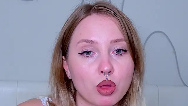 CandiceKingzz online show from October 18, 8:31 pm