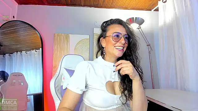 Snapshot of indigo_wild_ chatting on February 3, 2:21 am indigo wild online show from February 3, 2:21 am