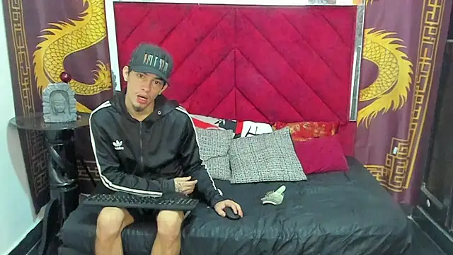 Pride couple online show from December 21, 12:18 am