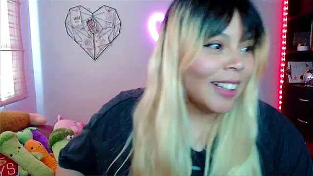 Snapshot of EllieMoonX chatting on November 12, 7:46 pm EllieMoonX online show from November 12, 7:46 pm