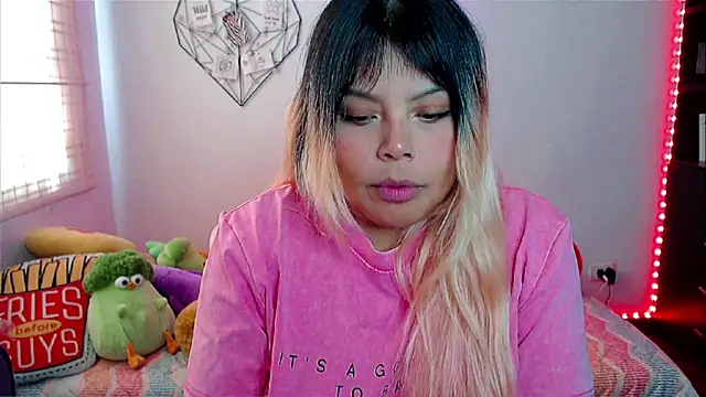 EllieMoonX online show from February 17, 8:15 pm