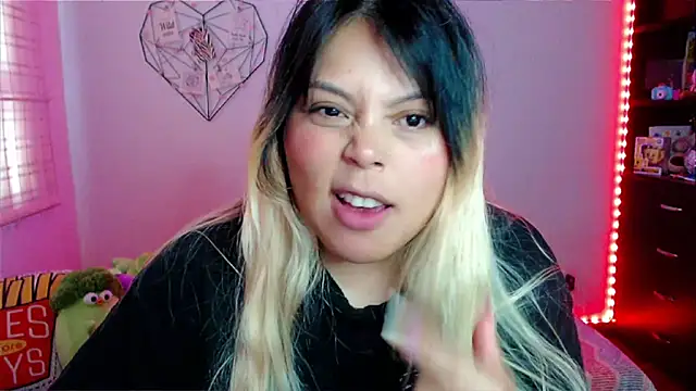 EllieMoonX online show from March 12, 10:05 pm