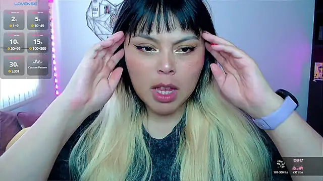 Snapshot of EllieMoonX chatting on April 24, 9:50 pm EllieMoonX online show from April 24, 9:50 pm