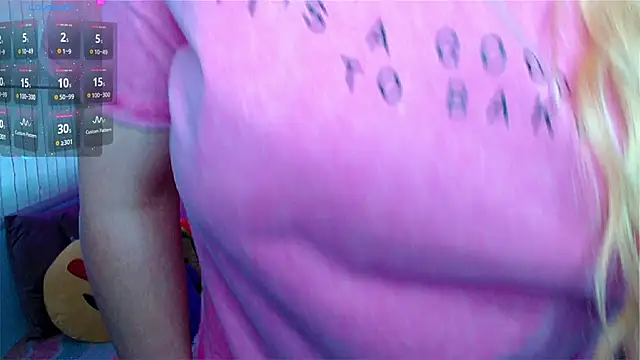 Snapshot of EllieMoonX chatting on April 30, 10:47 pm EllieMoonX online show from April 30, 10:47 pm
