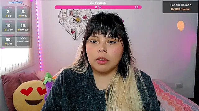 Snapshot of EllieMoonX chatting on May 6, 10:04 pm EllieMoonX online show from May 6, 10:04 pm