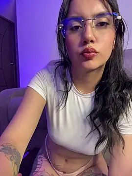 Snapshot of Lucy_699 chatting on April 27, 6:33 am Lucy 699 online show from April 27, 6:33 am