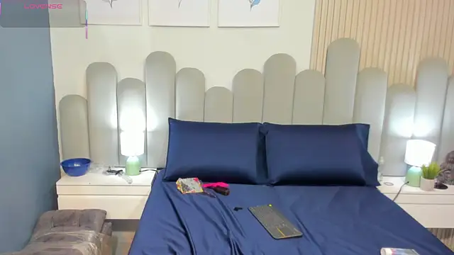 luly dreams online show from April 11, 11:47 am