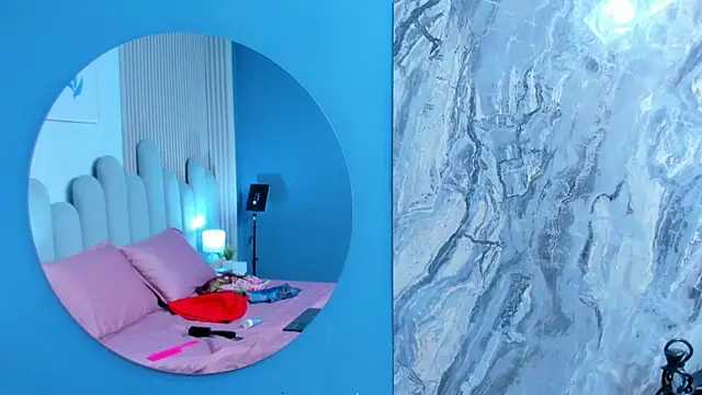 luly dreams online show from April 12, 11:59 am