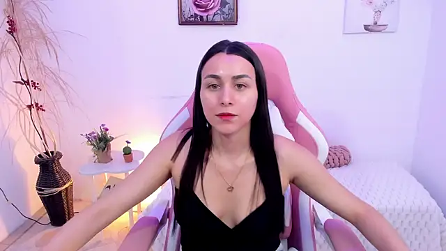 Snapshot of EmmaMyers1 chatting on June 30, 9:38 pm EmmaMyers1 online show from June 30, 9:38 pm