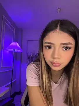 HoneyMollyX online show from April 7, 1:00 pm