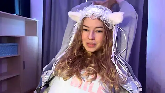 LunaCrave online show from October 24, 7:27 am