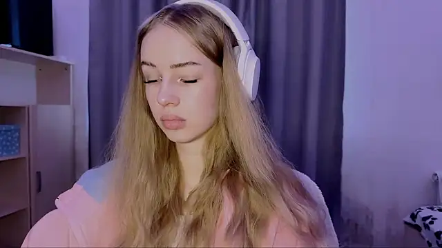 LunaCrave online show from October 27, 9:35 am