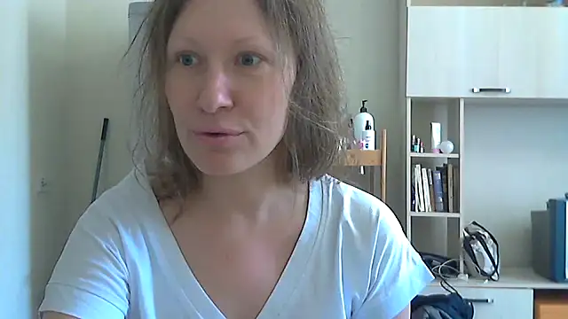 Snapshot of Tavriona chatting on March 15, 6:52 am Tavriona online show from March 15, 6:52 am