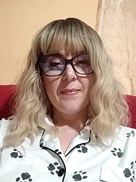 Amelialove42 online show from June 6, 6:45 pm