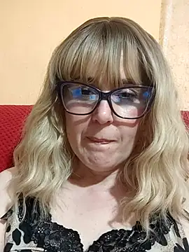 Amelialove42 online show from June 9, 7:03 pm
