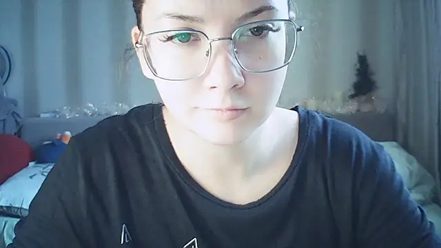 MoodieMira online show from February 9, 1:15 pm