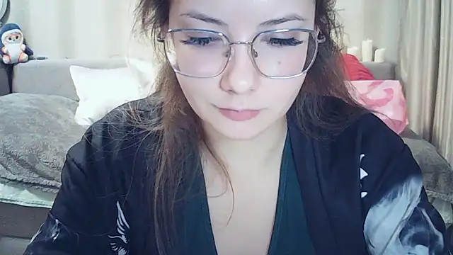 MoodieMira online show from March 4, 3:40 pm