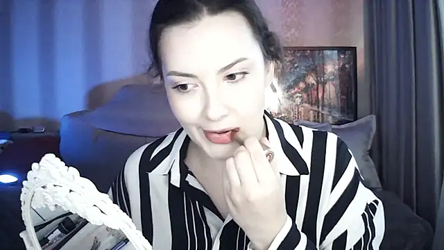 Snapshot of MoodieMira chatting on June 17, 5:25 pm MoodieMira online show from June 17, 5:25 pm
