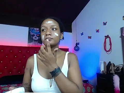 Snapshot of millysweetass chatting on November 26, 10:11 pm millysweetass online show from November 26, 10:11 pm