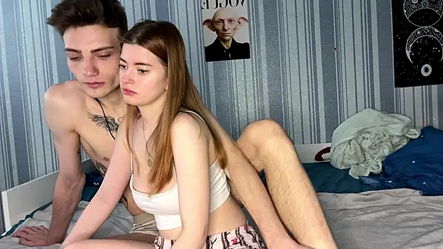 EmiliaCouple online show from March 20, 6:40 am