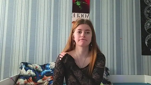Snapshot of EmiliaCouple chatting on May 19, 11:49 am EmiliaCouple online show from May 19, 11:49 am
