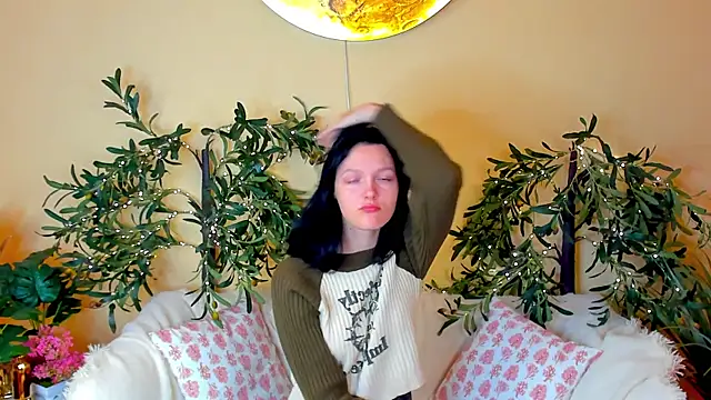 Snapshot of OletaReffner chatting on October 19, 11:11 am OletaReffner online show from October 19, 11:11 am