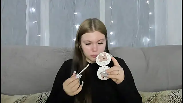 Musegirl online show from December 19, 1:56 am