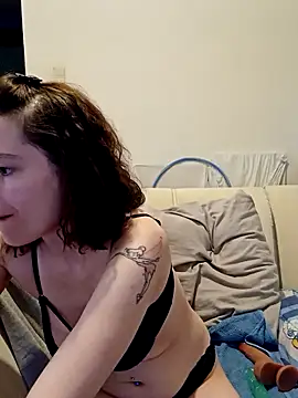 labellerose online show from April 10, 5:06 pm