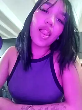 Snapshot of Valen_russo chatting on October 16, 3:24 pm Valen russo online show from October 16, 3:24 pm