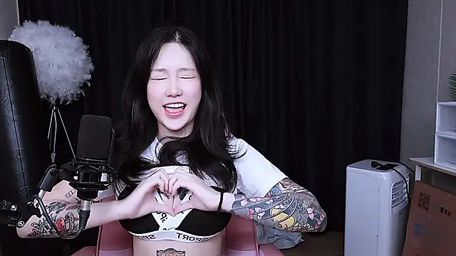 Snapshot of MISA_02 chatting on October 27, 4:11 pm MISA 02 online show from October 27, 4:11 pm