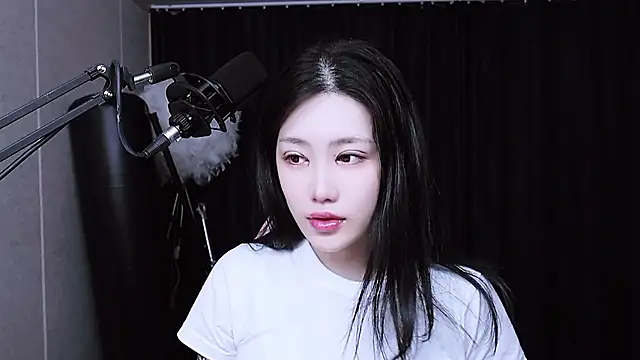 Snapshot of MISA_02 chatting on November 14, 1:43 pm MISA 02 online show from November 14, 1:43 pm