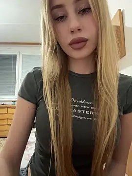 Snapshot of JudithCarly chatting on February 10, 10:03 pm JudithCarly online show from February 10, 10:03 pm