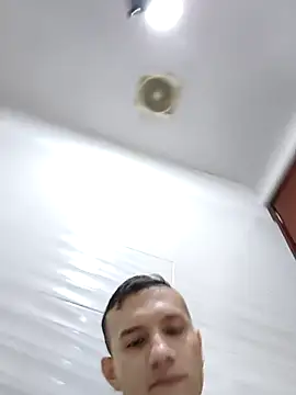 Snapshot of andriu656 chatting on October 21, 1:39 am andriu656 online show from October 21, 1:39 am