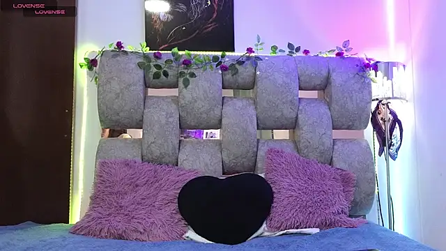 alix kitty online show from April 13, 10:37 pm