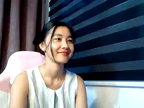 Snapshot of De_amore chatting on October 28, 11:51 pm De amore online show from October 28, 11:51 pm