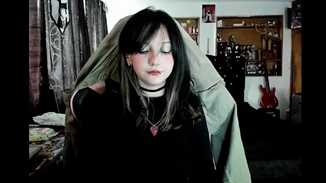 Maki Zein  online show from February 7, 8:23 pm