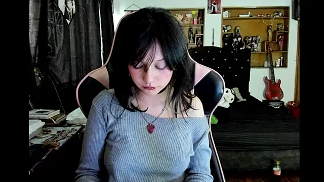 Maki Zein  online show from February 11, 8:58 pm