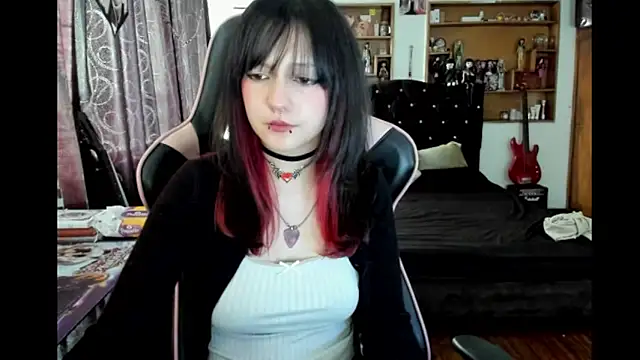 Maki Zein  online show from March 12, 1:06 pm