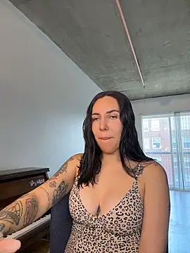 Lolathebaddie online show from February 3, 4:45 pm