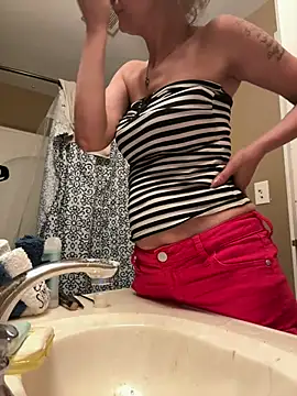 Snapshot of Brooklyn1987 chatting on March 31, 12:12 am Brooklyn1987 online show from March 31, 12:12 am