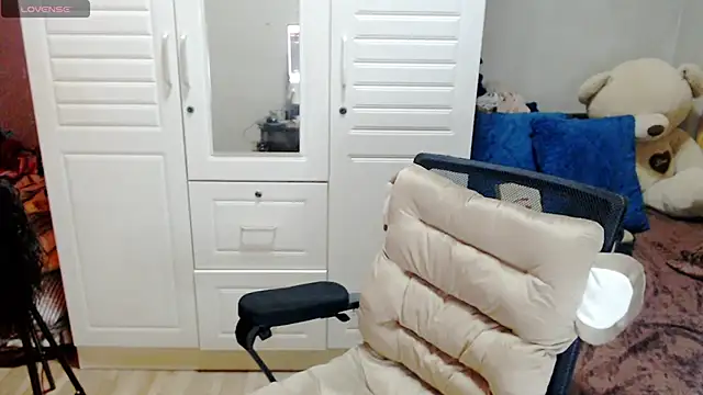 Snapshot of BellaMistressJhax chatting on February 19, 6:04 pm BellaMistressJhax online show from February 19, 6:04 pm