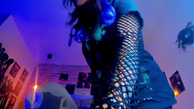 Evangelinejoness  online show from April 17, 12:30 pm