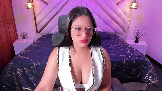 natachacole online show from October 16, 11:22 am