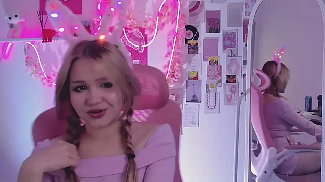 SweetCutie19 online show from October 21, 6:30 pm