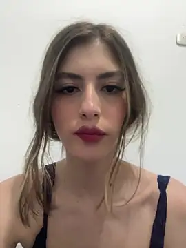 Snapshot of AlessiaLuxx chatting on May 27, 3:36 am AlessiaLuxx online show from May 27, 3:36 am