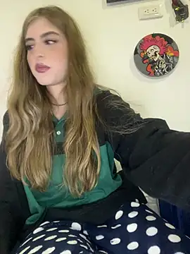 Snapshot of AlessiaLuxx chatting on July 22, 3:09 am AlessiaLuxx online show from July 22, 3:09 am