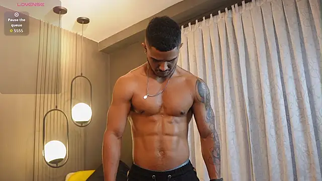 Snapshot of Reik_Vonn chatting on April 30, 12:22 pm Reik Vonn online show from April 30, 12:22 pm